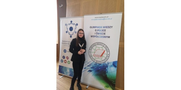 ALEKSANDRA JAROSZ LAUREATKĄ OLIMPIADY WIEDZY O POLSCE I ŚWIECIE WSPÓŁCZESNYM