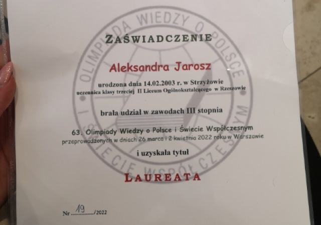 Laureatka 63. edycja Olimpiady Wiedzy o Polsce Świecie Współczesnym dyplom